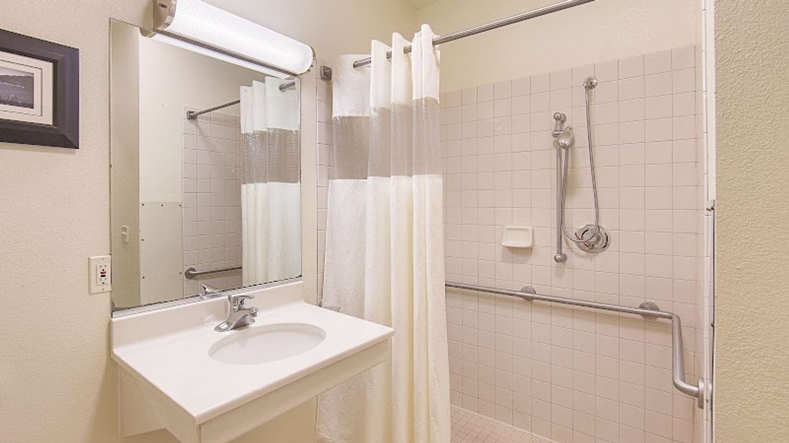 Photo of La Quinta Inn & Suites by Wyndham Central Point - Medford