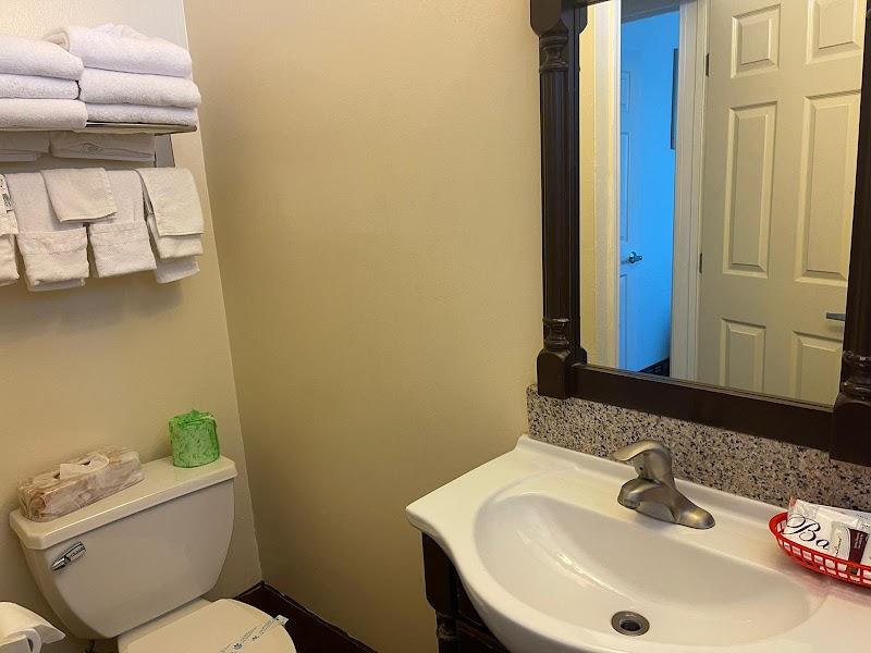 Photo of Riverside Inn & Suites