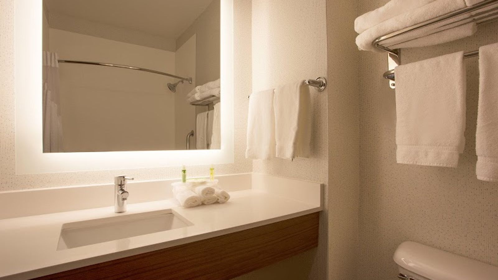 Photo of Holiday Inn Express & Suites Davis - University Area, an IHG Hotel