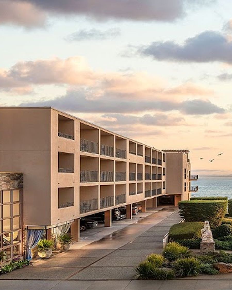 Monterey Bay Inn