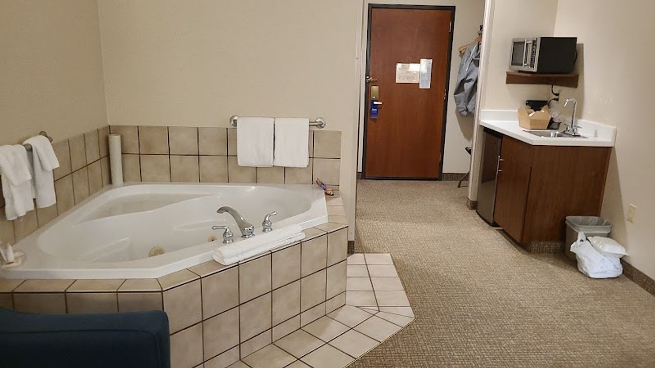 Photo of Comfort Suites Springfield RiverBend Medical - Private in-room 2-person whirlpool tub