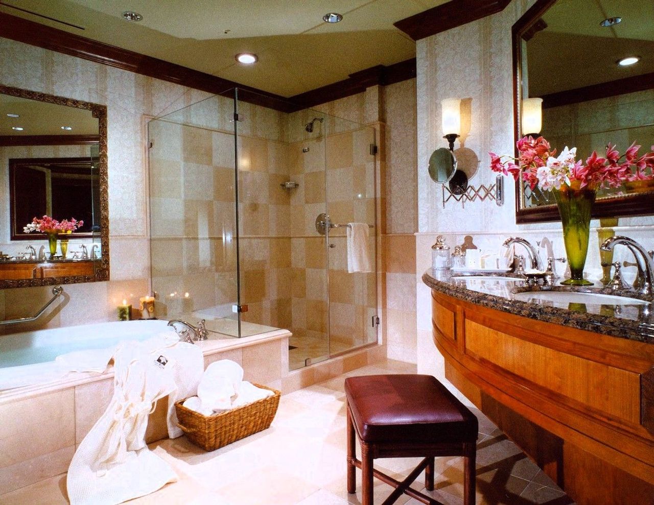 The Rose Hotel - Bathroom, Separate jet tubs and shower
