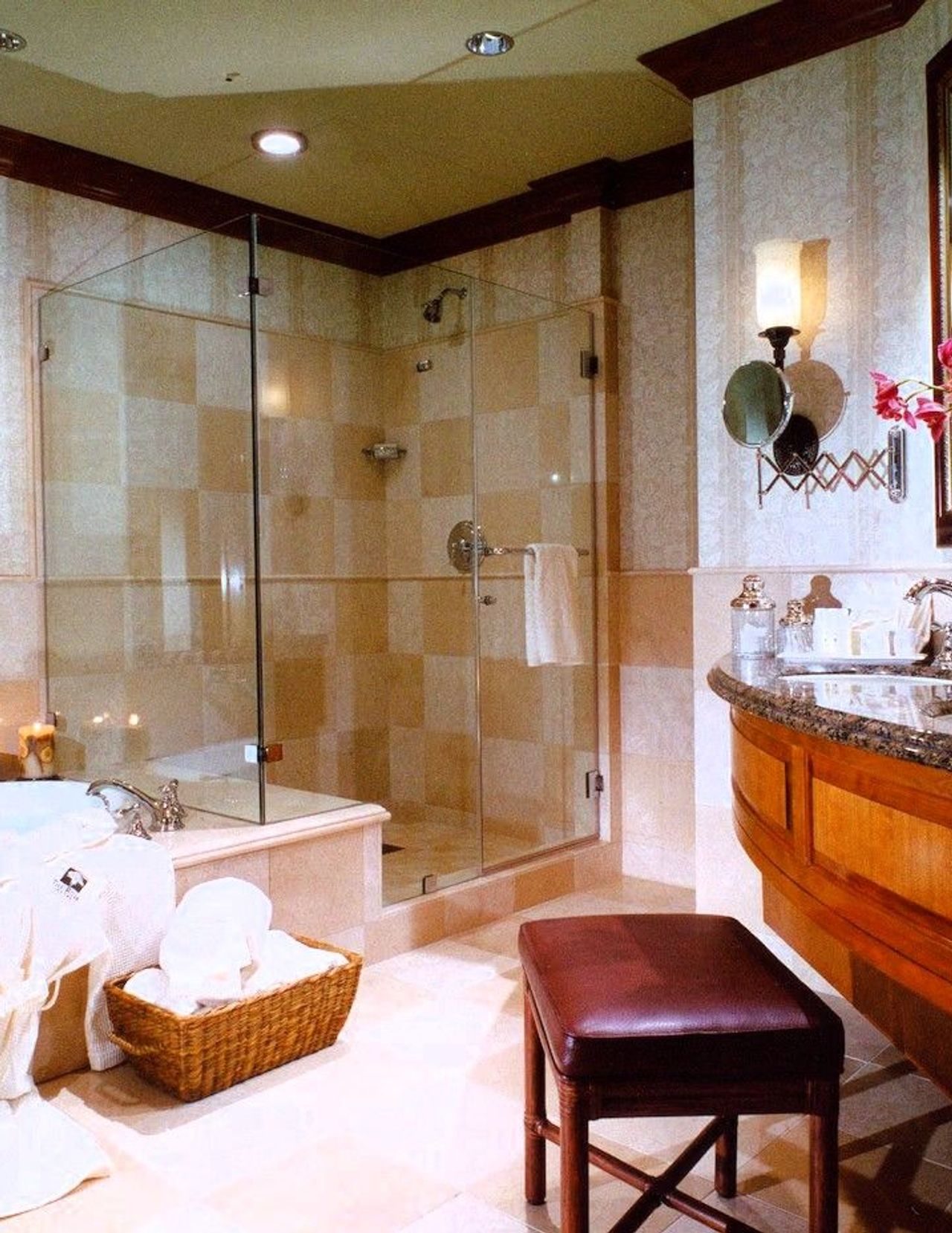 The Rose Hotel - Bathroom, Separate jet tubs and shower