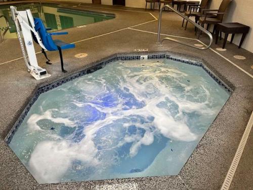 Photo of Best Western Columbia River Waterfront Hotel Astoria - Hot Tub