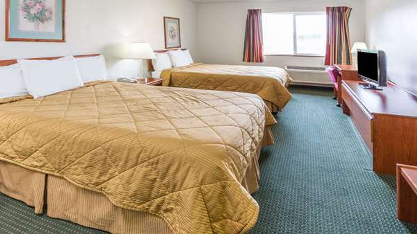 Photo of Travelodge Suites by Wyndham Newberg
