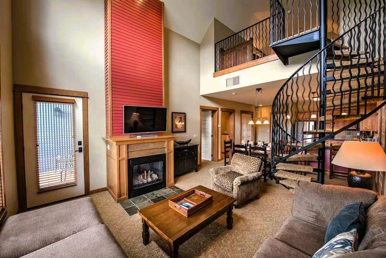 Silver Mountain Resort - 2 Bedroom Suite, Living area