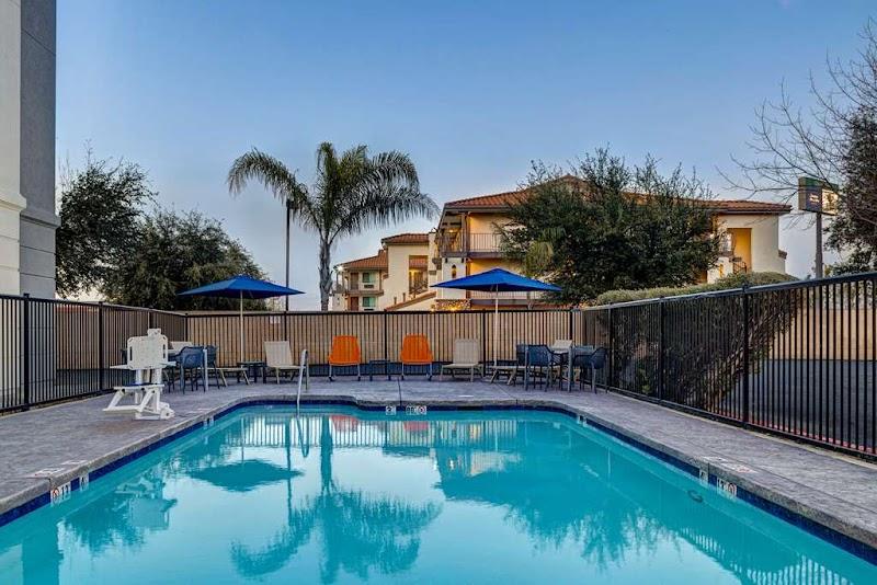 Photo of Hampton Inn & Suites Tulare