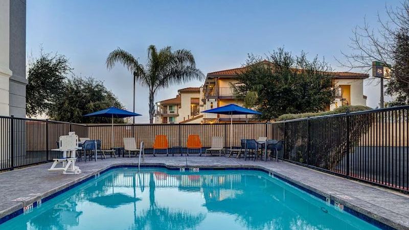 Photo of Hampton Inn & Suites Tulare