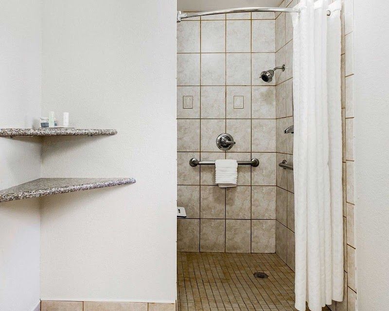 Photo of The Inn at 1252 Monterey - Bathroom