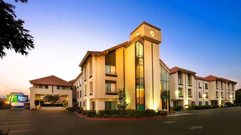 Holiday Inn Express & Suites Santa Clara - Silicon Valley, an IHG Hotel