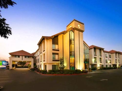 Holiday Inn Express & Suites Santa Clara - Silicon Valley, an IHG Hotel