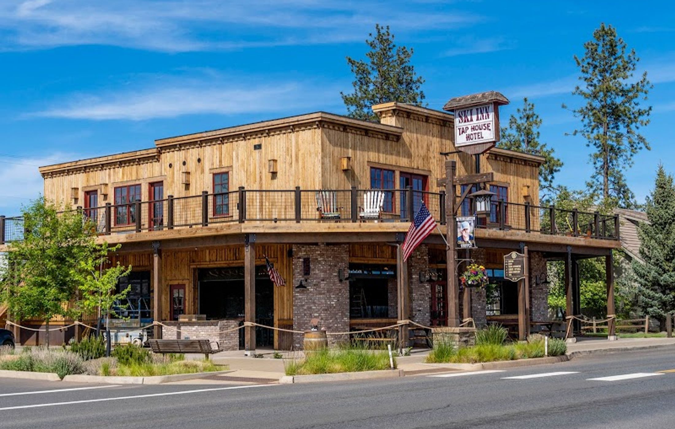 Ski Inn Taphouse and Hotel