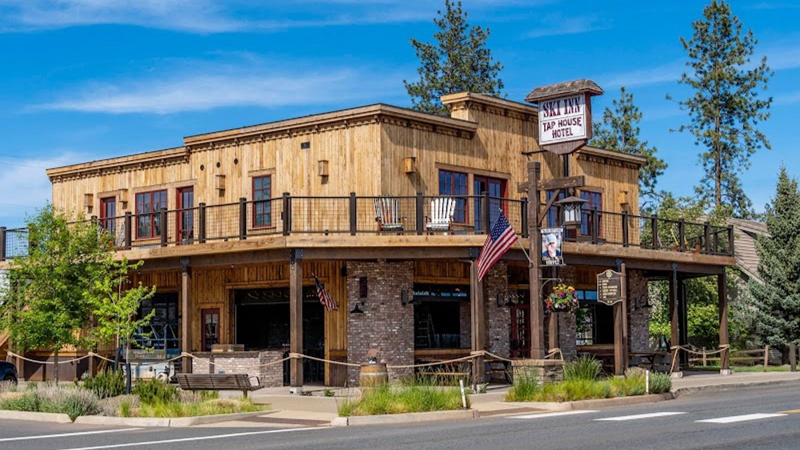 Ski Inn Taphouse and Hotel