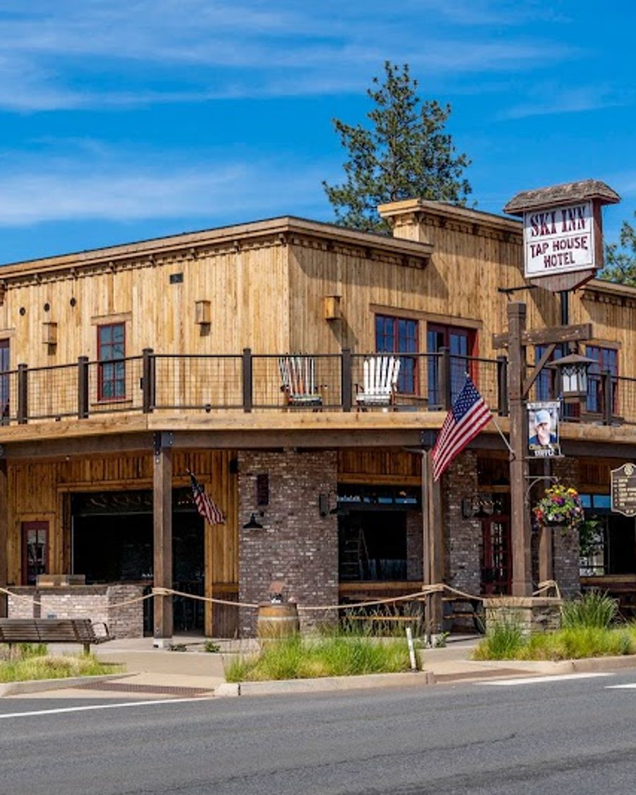 Ski Inn Taphouse and Hotel
