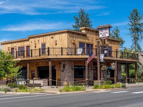 Ski Inn Taphouse and Hotel