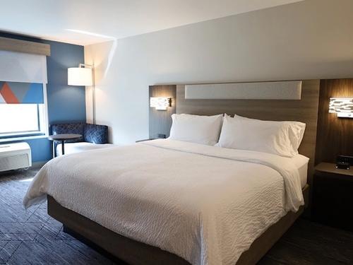 Photo of Holiday Inn Express & Suites Vancouver Mall/Portland Area, an IHG Hotel