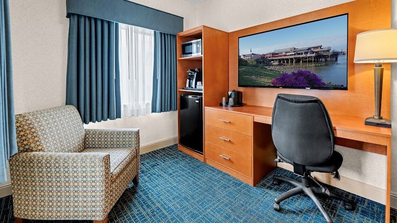 Photo of Best Western De Anza Inn - Suite, Seating area, Flat TV, Work Desk, Fridge, Microwave, Coffee machine, Large windows