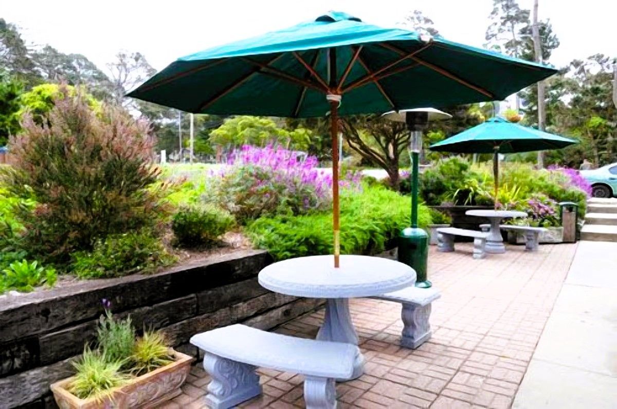 Photo of Deer Haven Inn - Outdoor seating area