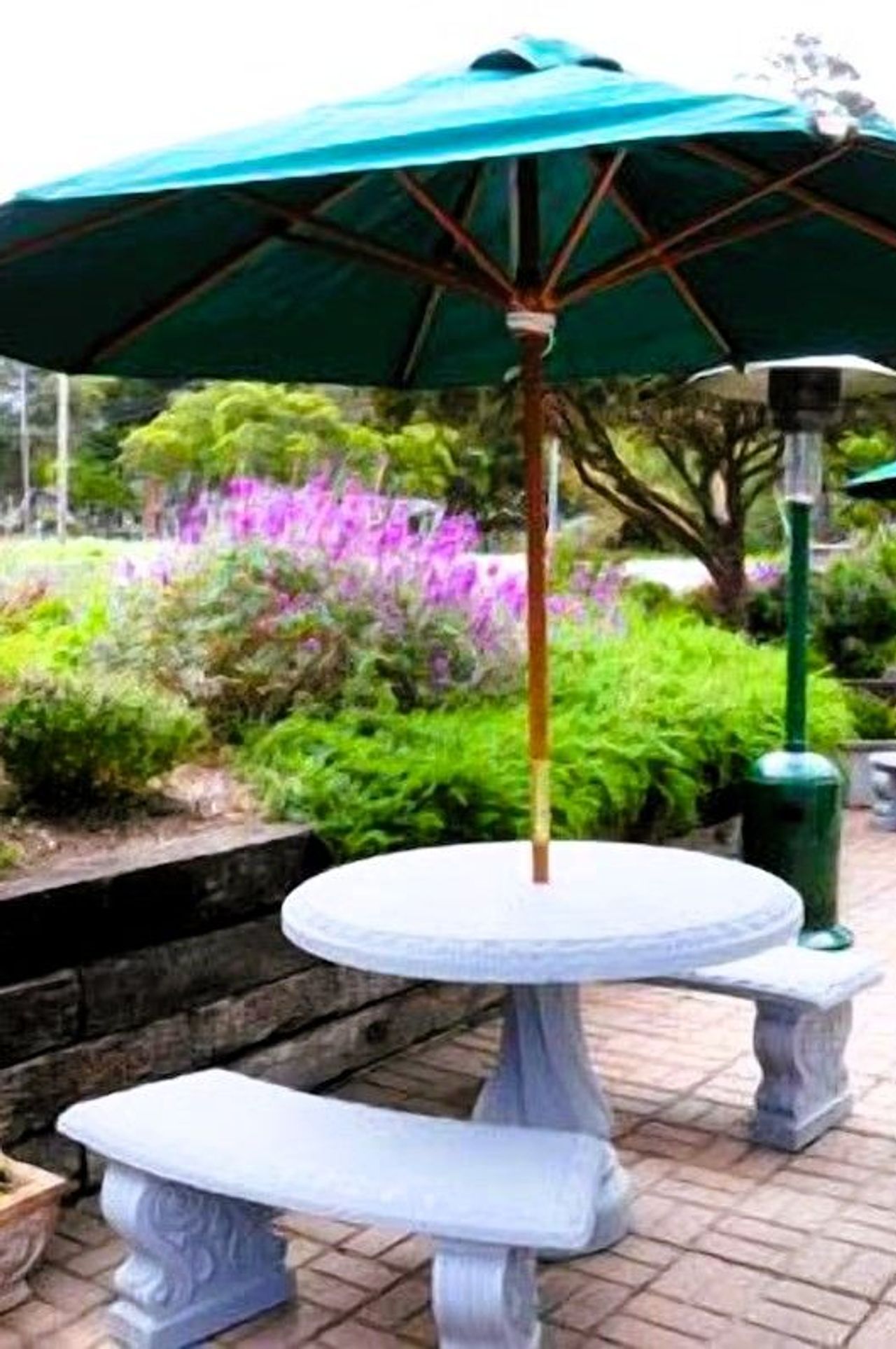 Photo of Deer Haven Inn - Outdoor seating area