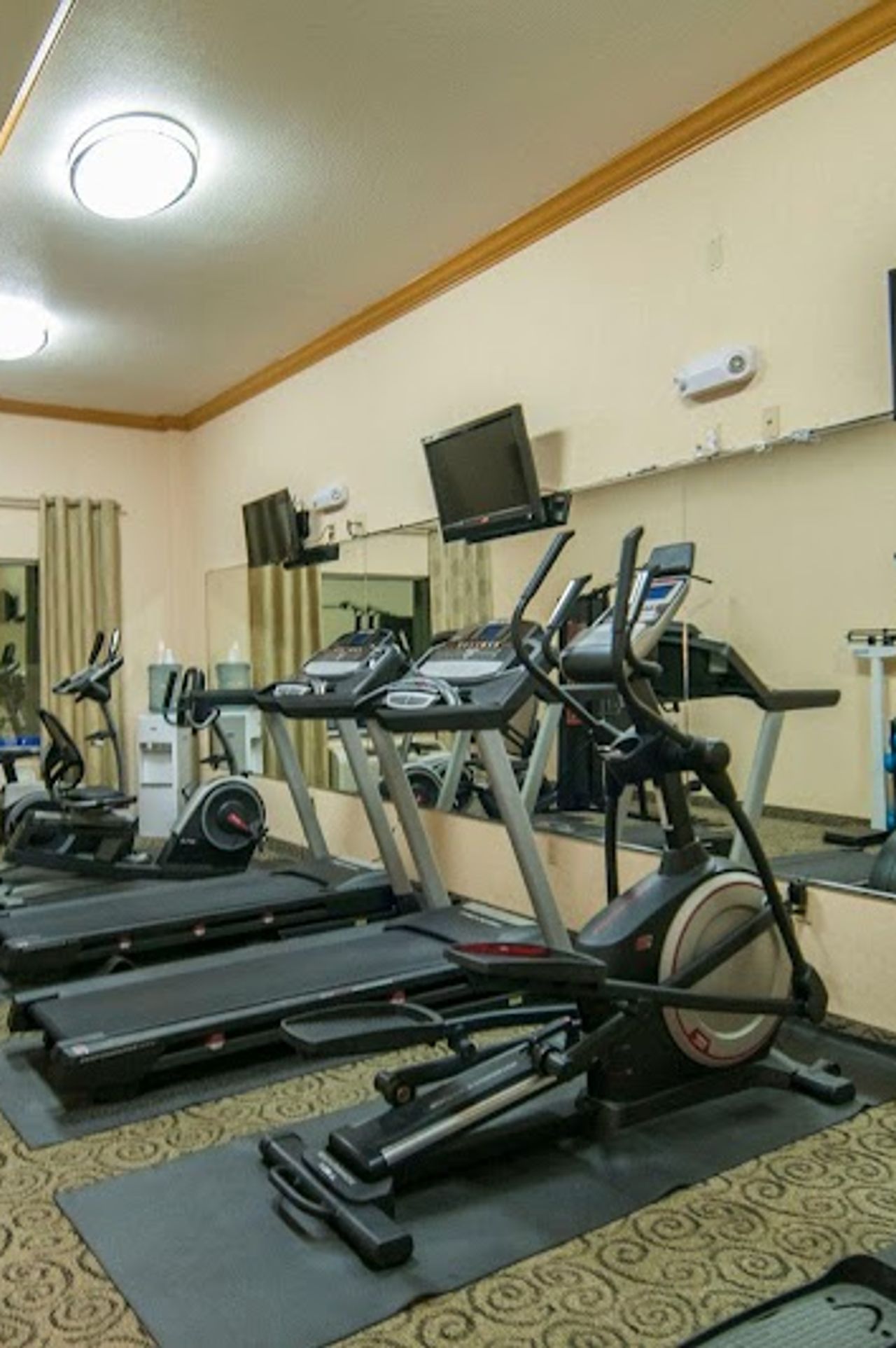 Photo of Holiday Inn Express & Suites Bakersfield Central, an IHG Hotel