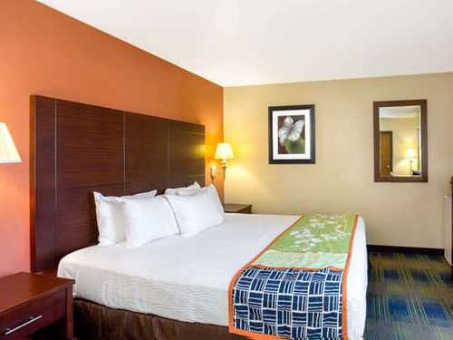 Photo of Days Inn by Wyndham Fremont
