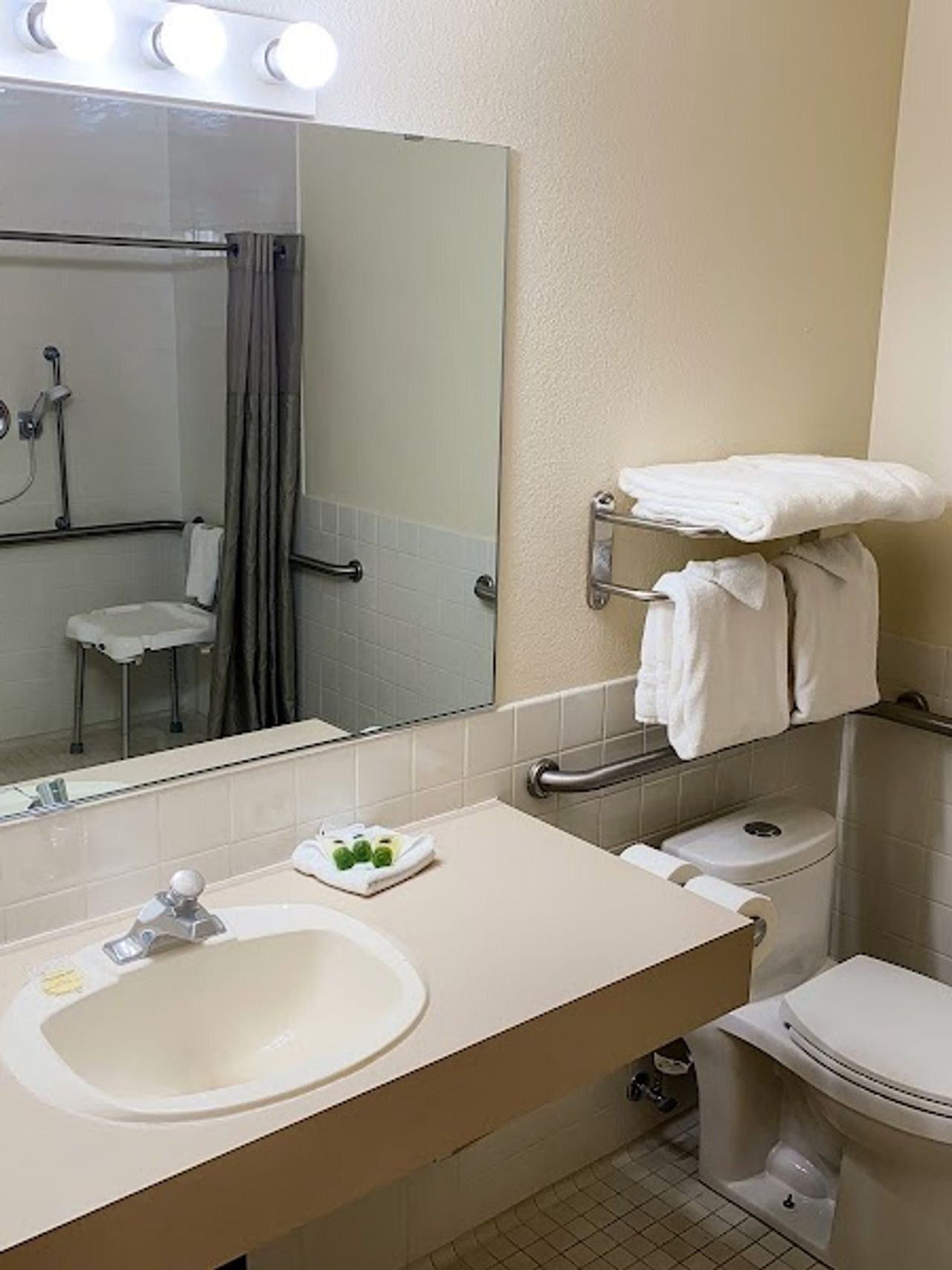 Photo of Sisters Inn & Suites