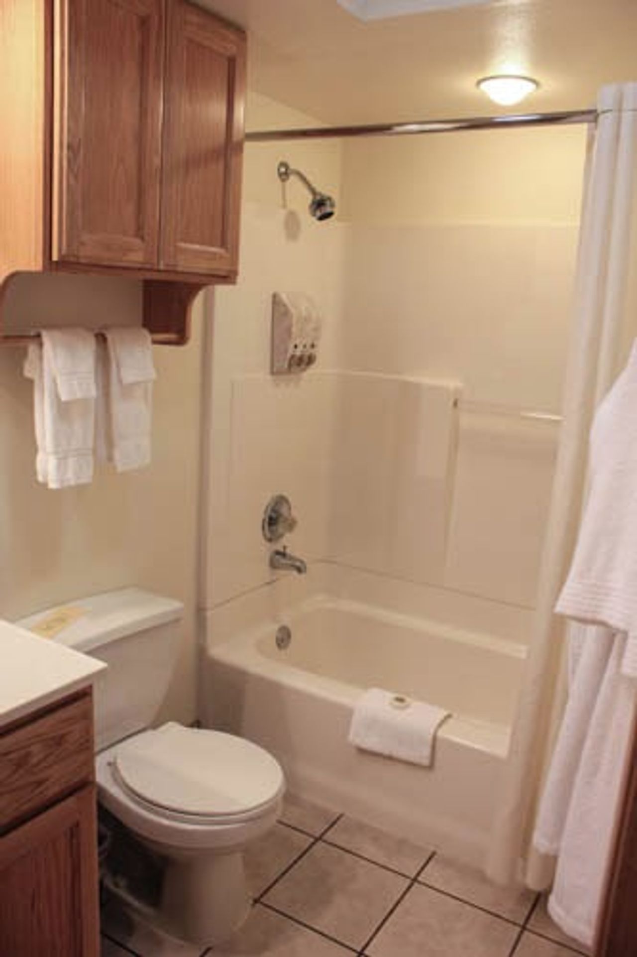 Photo of Helgeson Place Hotel Suites - Bathroom