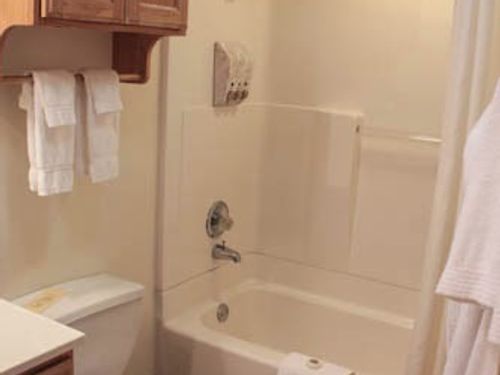 Photo of Helgeson Place Hotel Suites - Bathroom