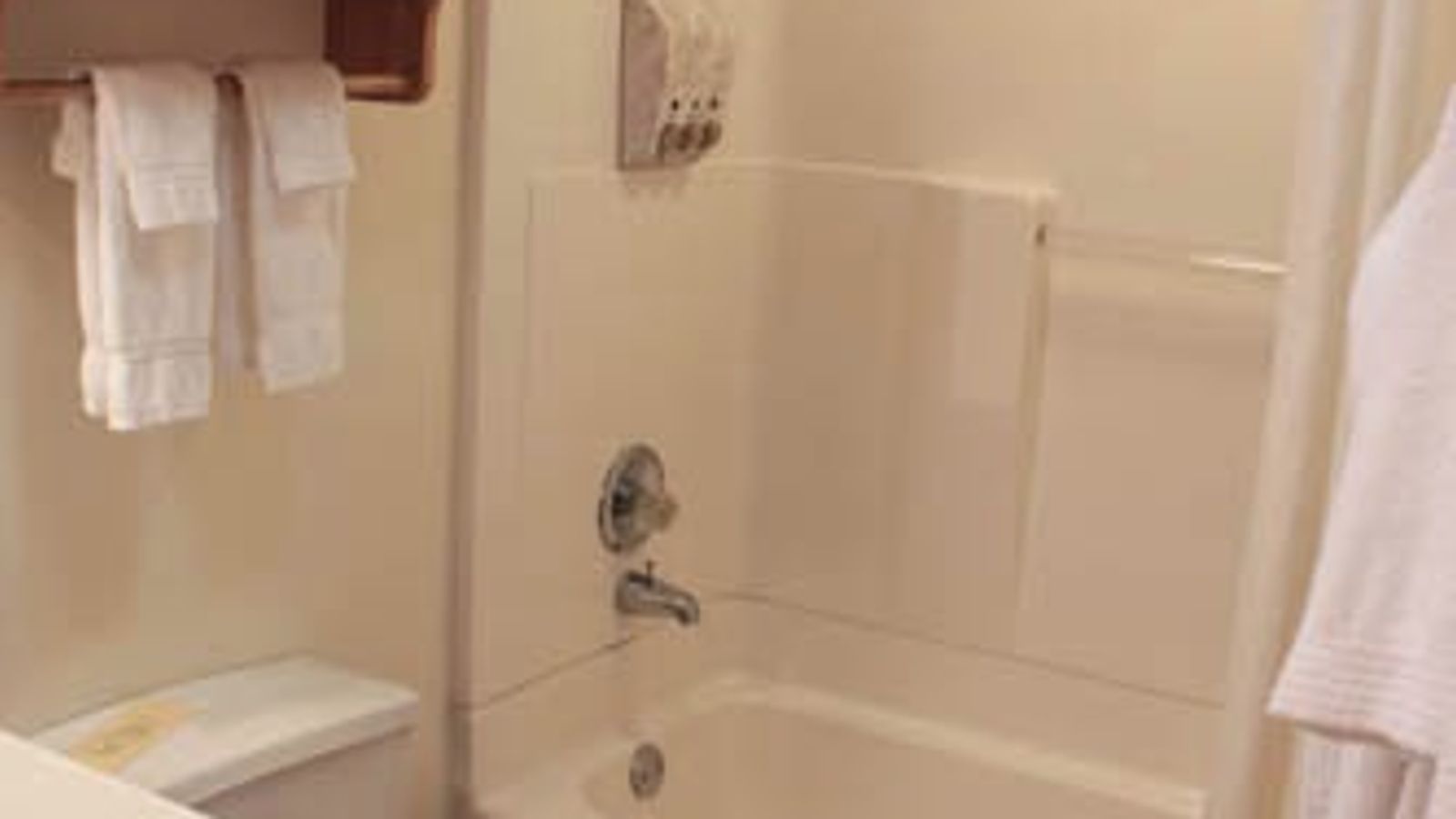 Photo of Helgeson Place Hotel Suites - Bathroom