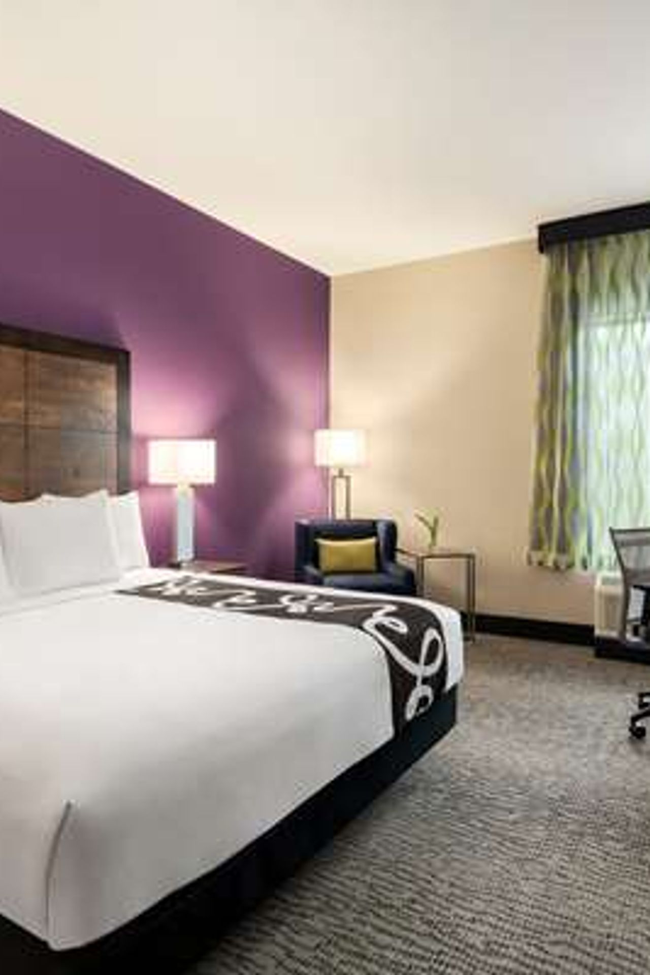 Photo of La Quinta Inn & Suites by Wyndham Burlington