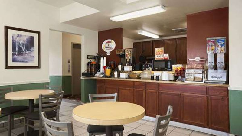 Photo of Super 8 by Wyndham Salmon