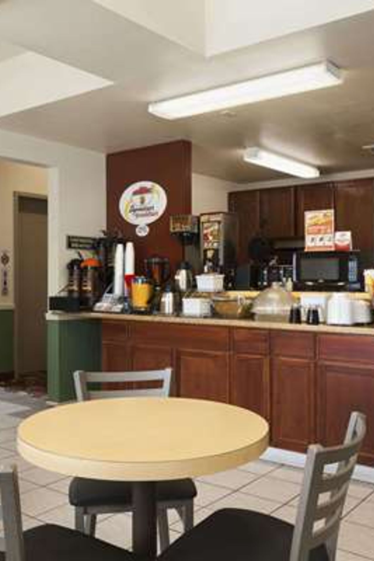 Photo of Super 8 by Wyndham Salmon