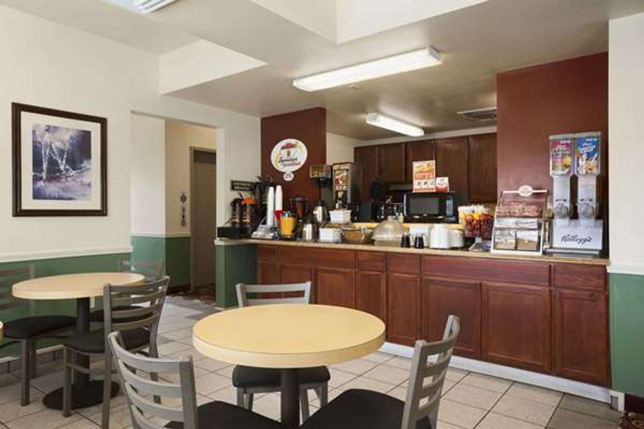 Photo of Super 8 by Wyndham Salmon