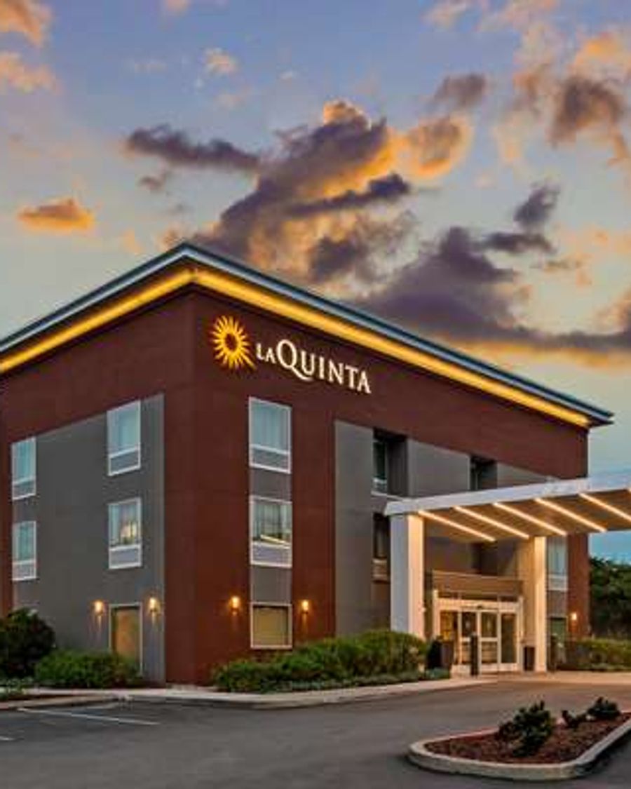 La Quinta Inn & Suites by Wyndham San Francisco Airport N