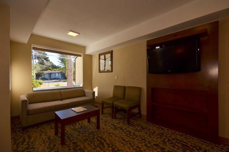 Photo of Best Western The Inn & Suites Pacific Grove - Suite, living area