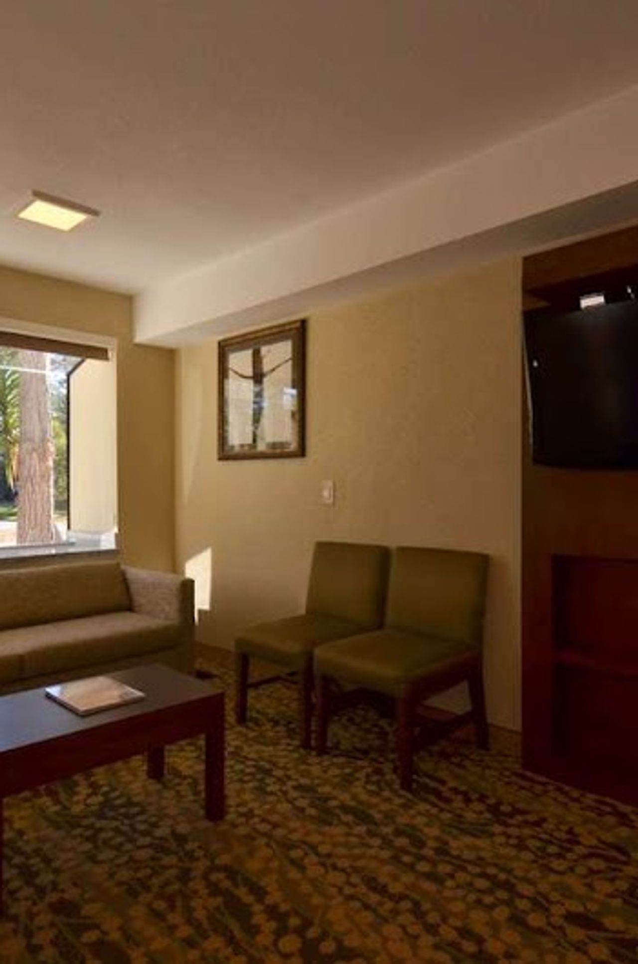 Photo of Best Western The Inn & Suites Pacific Grove - Suite, living area