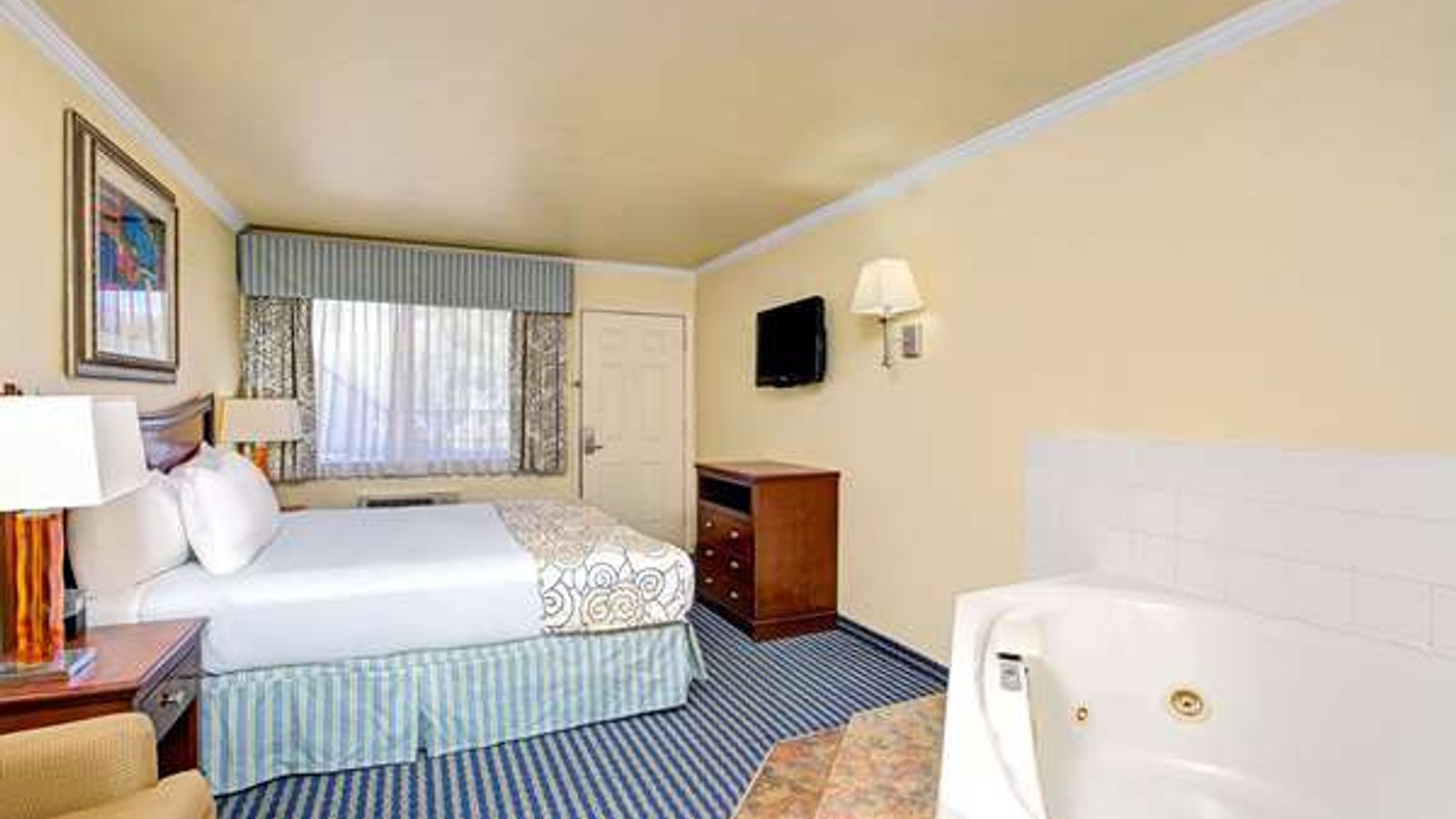 Photo of Super 8 by Wyndham Santa Cruz Beach Boardwalk - Jacuzzi Suite