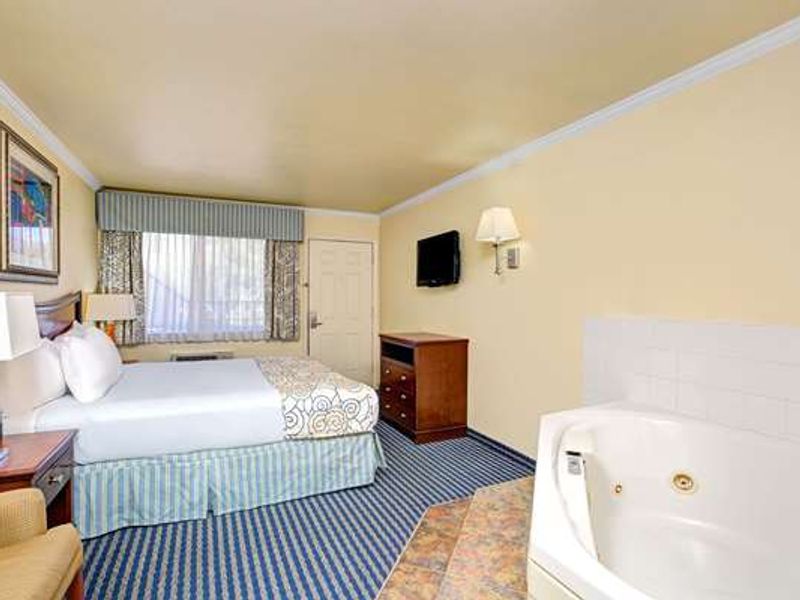 Photo of Super 8 by Wyndham Santa Cruz Beach Boardwalk - Jacuzzi Suite