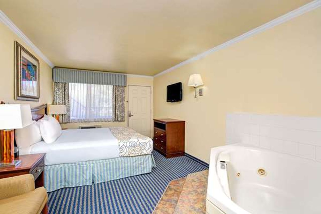 Photo of Super 8 by Wyndham Santa Cruz Beach Boardwalk - Jacuzzi Suite