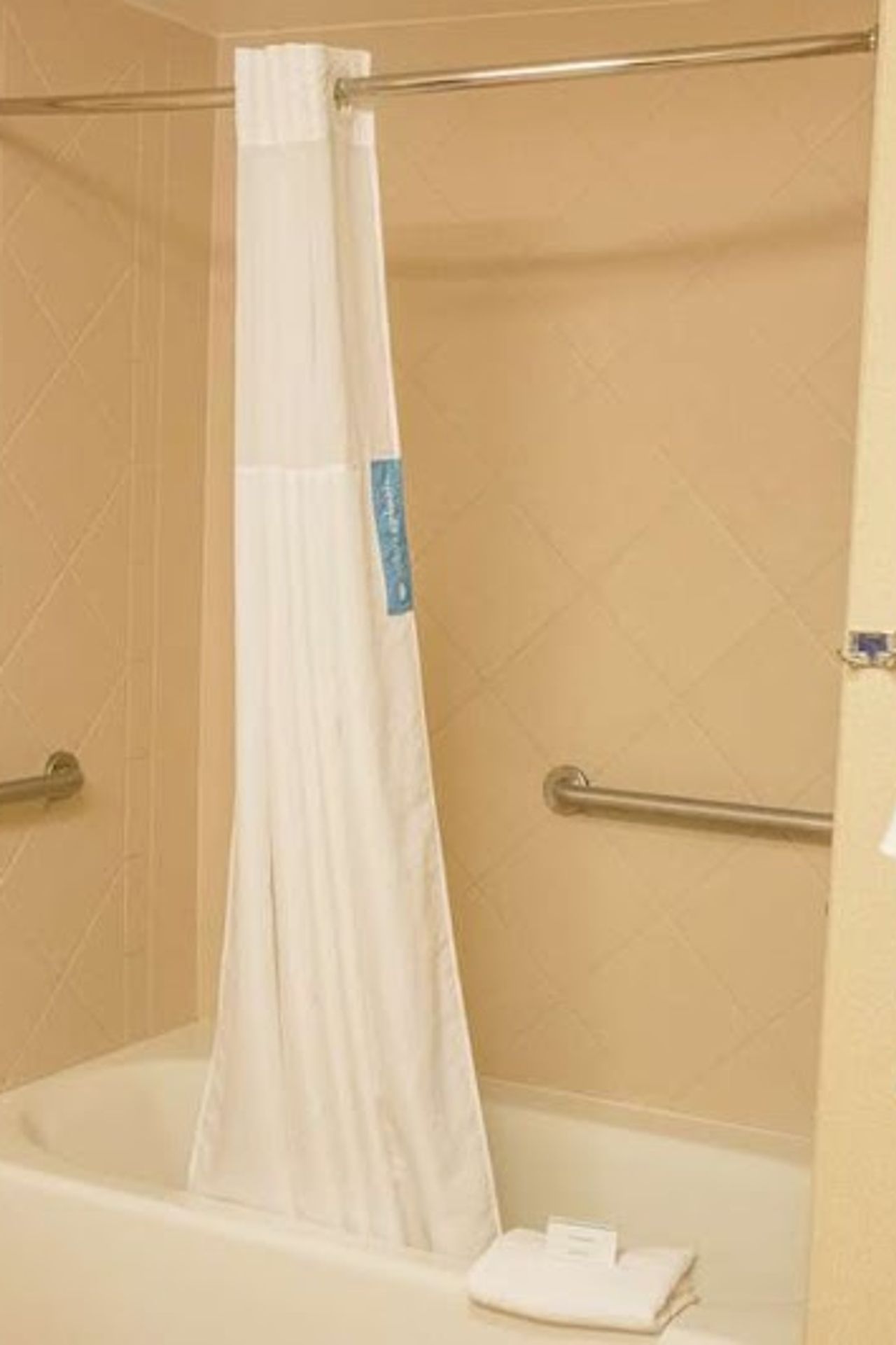 Photo of Hampton Inn & Suites Lathrop