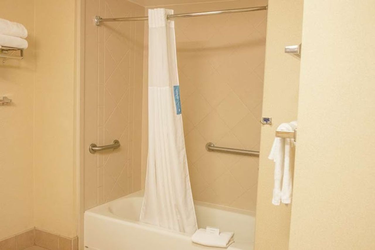 Photo of Hampton Inn & Suites Lathrop