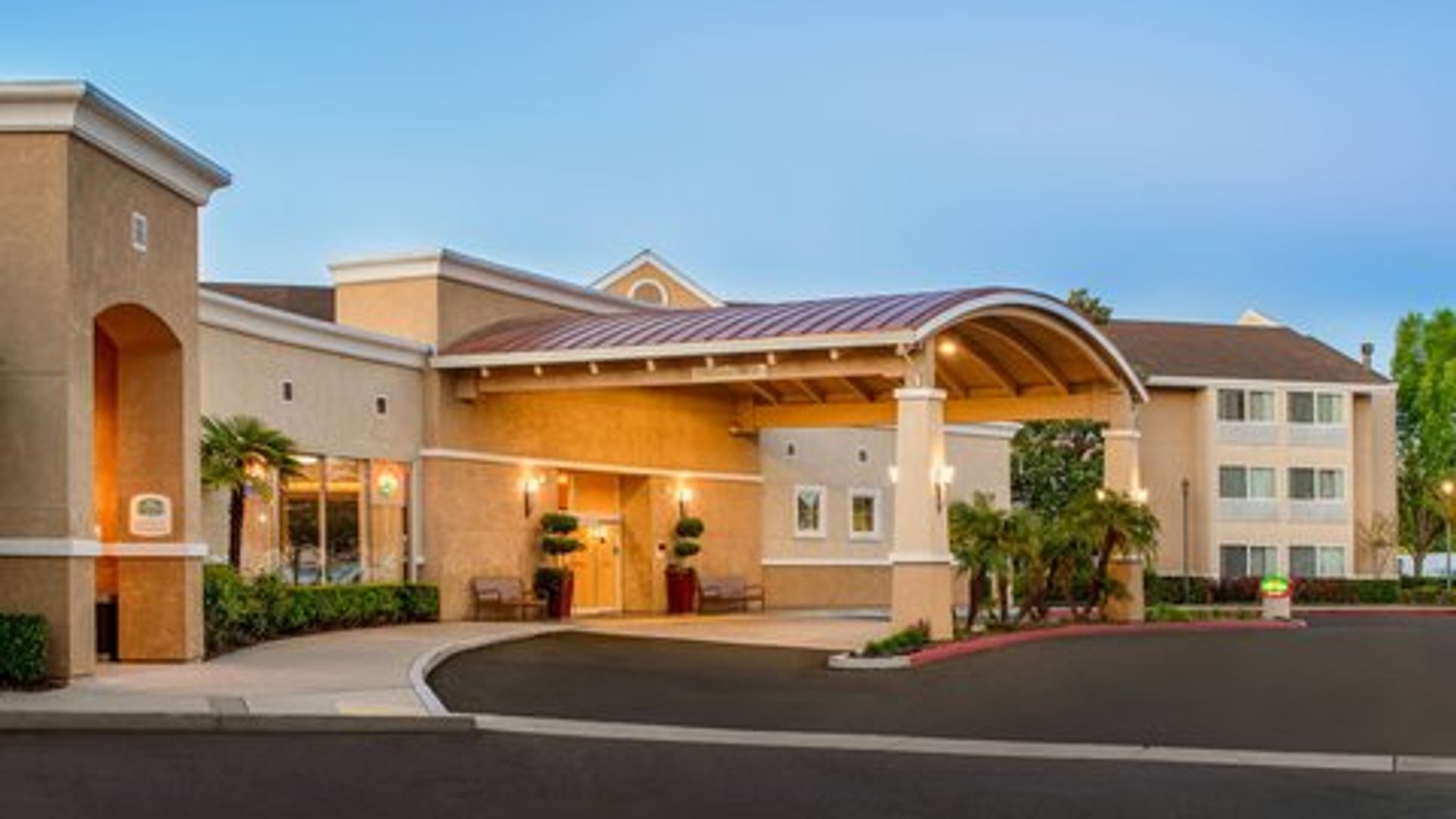 Courtyard Sacramento Cal Expo