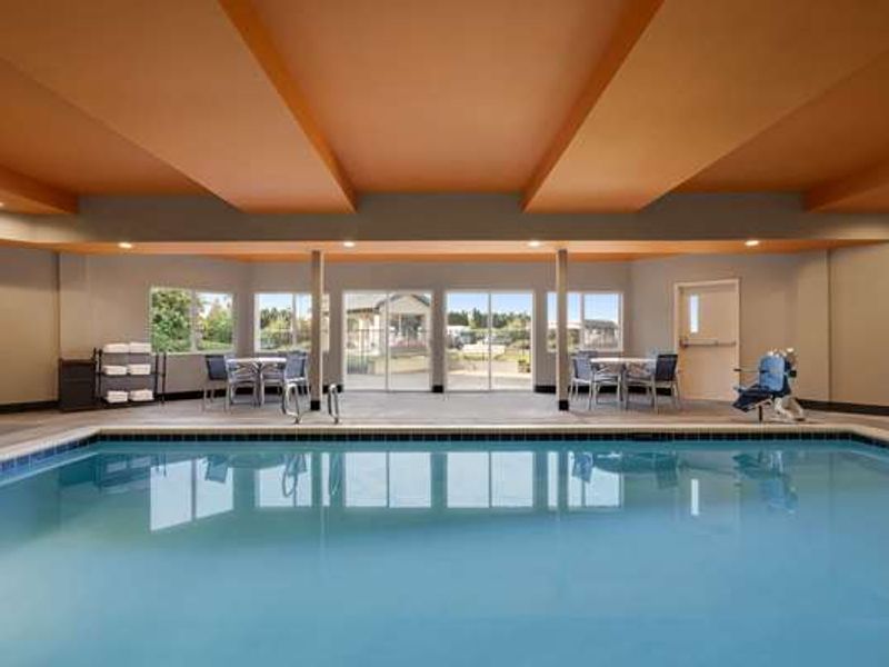 Photo of La Quinta Inn & Suites by Wyndham Springfield - Indoor Pool