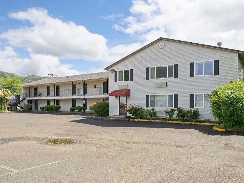 Photo of Garibaldi Inn at the Bay