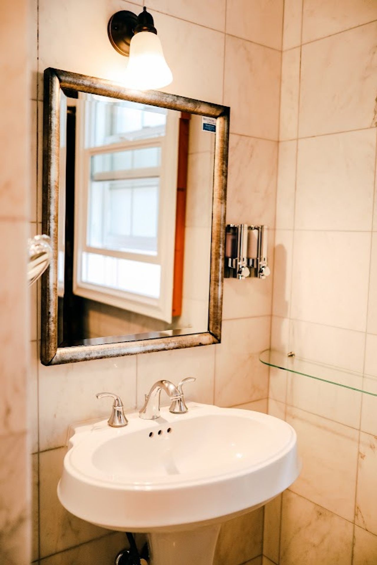 Photo of Hotel 1110 - Bathroom