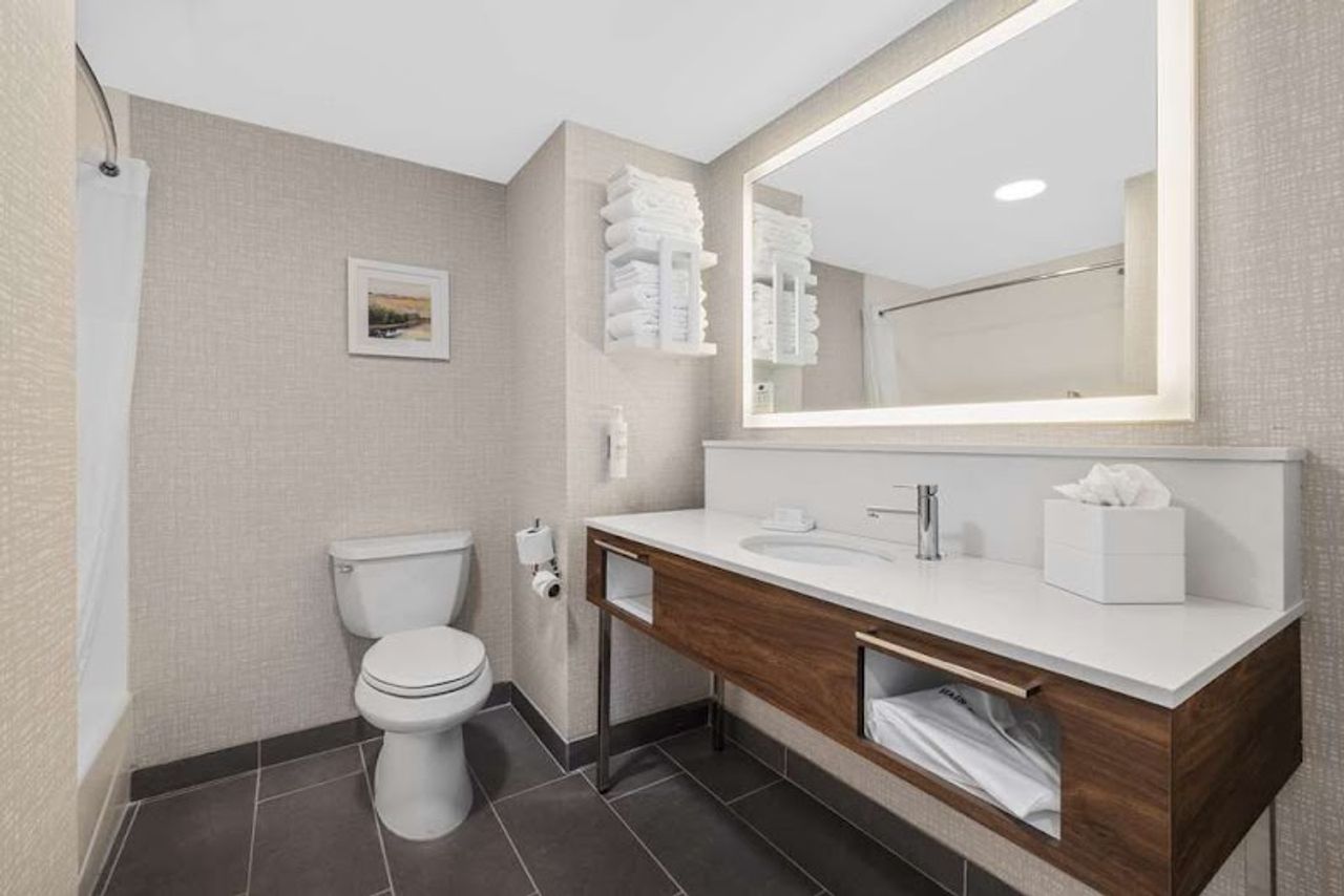 Photo of Hampton Inn & Suites Bakersfield Central