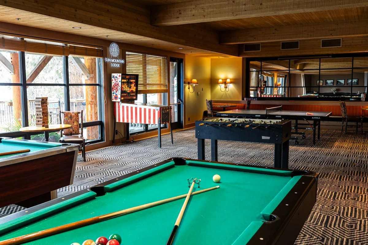 Sun Mountain Lodge - Billiards