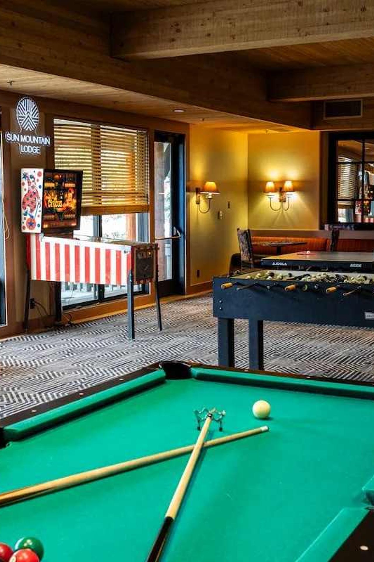 Sun Mountain Lodge - Billiards