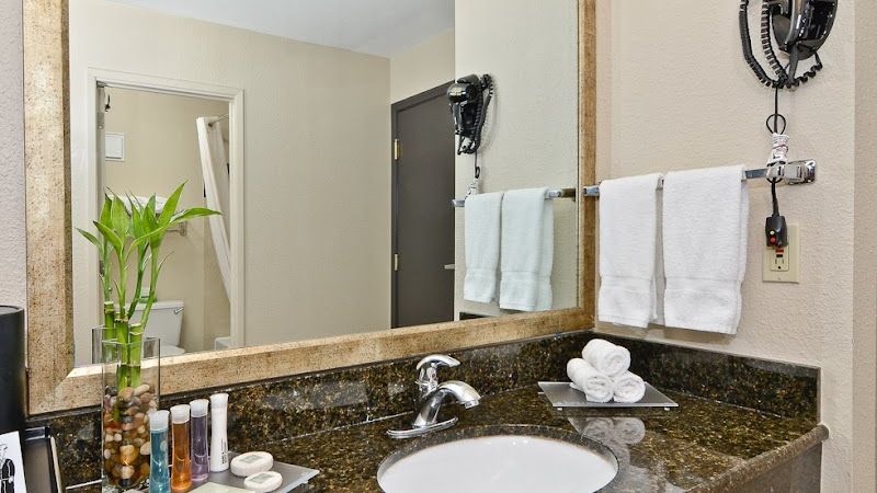 Photo of Clackamas Inn & Suites
