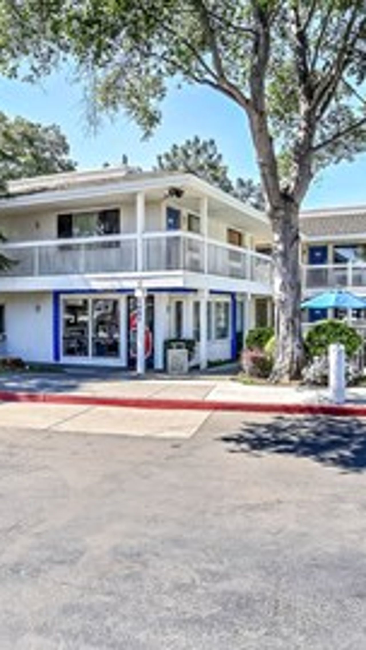Photo of Motel 6 Oakland, CA - Embarcadero
